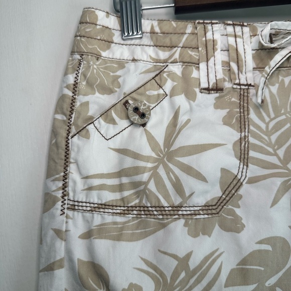 So Wear it Declare it Y2K Hawaiian Mini Cargo Skirt. Size 5. - Picture 2 of 5